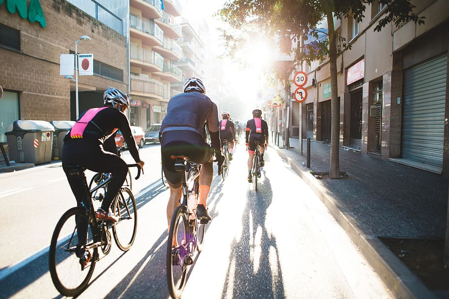 Este obligatorie casca pe bicicleta? Plus alte informatii utile "la ghidon"! Este obligatorie casca pe bicicleta? Plus alte informatii utile "la ghidon"!