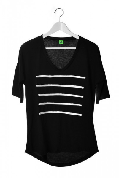 Tricou negru cu dungi albe aplicate