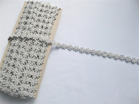 *Dantela poliester flori 1,2 cm gri argintiu