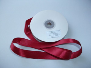 Panglica satinata ambele fete 20 mm bordo