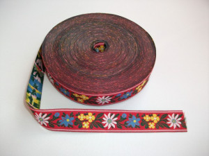 Banda tesuta Floare de colt 16 mm - fond rosu