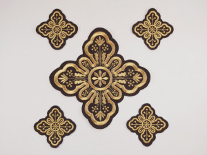 Ornament bisericesc cruce mica - negru cu auriu - model 1