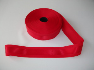 Panglica satinata pe mijloc 40 mm rosie
