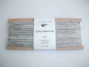 Suitas argintiu