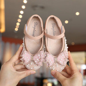 Pantofi roz pudra cu perlute albe - Fluturas