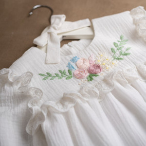 rochita muselina cu broderie