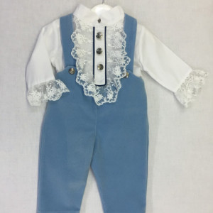 costum catifea botez