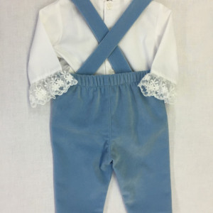 costum catifea botez