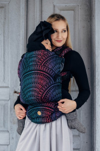Lenny Upgrade, Peacock's Tail Black Opal - Marsupiu Ergonomic (60% bumbac, 28% lana merinos, 8% matase, 4% casmir)