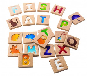 Alfabet din lemn A-Z, Plantoys