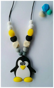 Colier de babywearing, alaptare si dentitie din silicon - White&Yellow Pinguin