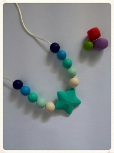Colier de babywearing, alaptare si dentitie din silicon - Green Star