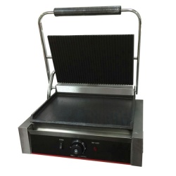 Toaster mediu cu mecanism prin apasare pe placi netede/striate