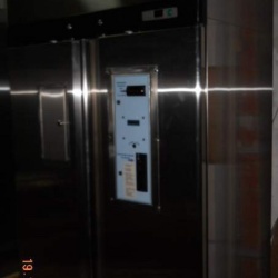 DOZATOR AUTOMAT DE LAPTE DUBLU 2x150 l ,2 tipuri de lapte