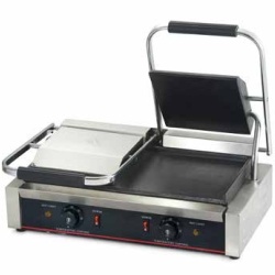 Toaster cu mecanism prin apasare pe placi, neteda/striata
