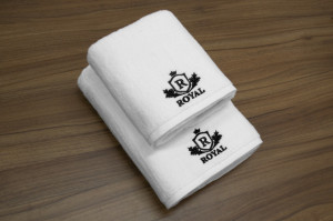 Set 2 Prosoape baie Brodate, Model Royal, Prosoape HOTEL, bumbac 100%, alb, 70x140cm+50x90cm-650gr/mp
