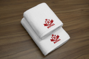 Set 2 Prosoape baie Brodate, Model Royal, Prosoape HOTEL, bumbac 100%, alb, 70x140cm+50x90cm-650gr/mp