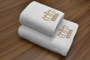 Set 2 Prosoape baie Brodate, Model Coroana, Prosoape HOTEL, bumbac 100%, alb, 70x140cm+50x90cm-650gr/mp