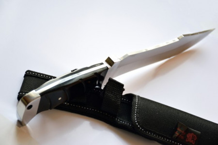 Cutit de vanatoare 30 cm, model Full Tang, teaca inclusa, maner negru