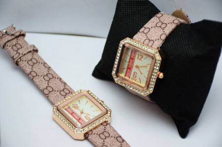 Pachet cutie caseta eleganta Pufo Glamour pentru depozitare bijuterii, imprimeu crocodil + Ceas dreptunghiular elegant de dama