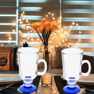 Cana eleganta din sticla cu picior Pufo Blue Queen pentru cafea sau ceai, 250 ml