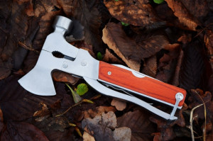 Pachet briceag toporisca multifunctionala pentru camping + prastie metalica de buzunar cu cauciuc natural, latex, rezistent