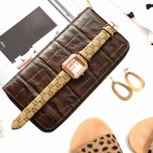 Pachet portofel elegant de dama cu fermoar design caramida maro + ceas elegant de dama kms dreptunghiular