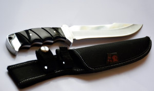 Cutit de vanatoare 30 cm, model Full Tang, teaca inclusa, maner negru