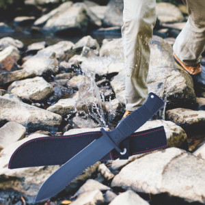 Cutit tactic 30 cm cu zimti si varf ascutit, maner ergonomic, teaca inclusa, model Premium, negru