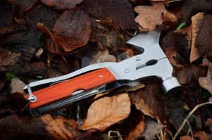 Pachet briceag toporisca multifunctionala pentru camping + prastie metalica de buzunar cu cauciuc natural, latex, rezistent