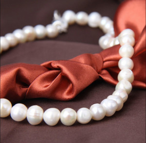Colier perle naturale de cultura albe, model Shape pearl