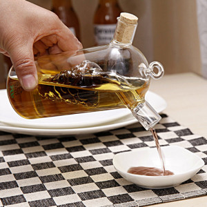 Recipient oliviera din sticla 2 in 1 Pufo pentru lichide, ulei, otet, 360 ml, forma strugure, transparent