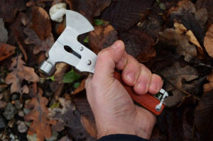 Pachet briceag toporisca multifunctionala pentru camping + prastie metalica de buzunar cu cauciuc natural, latex, rezistent