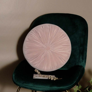 Perna decorativa rotunda Pufo din catifea cu buton, model Cuteness velvet, pentru canapea, pat, fotoliu, roz