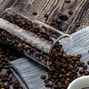 Recipient din sticla borosilicata Pufo Flavour pentru zahar, cafea, ceai sau condimente, cu capac ermetic din bambus, 750 ml
