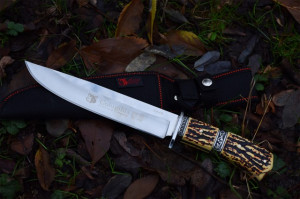 Cutit de vanatoare 31 cm, maner imitatie corn cerb + teaca