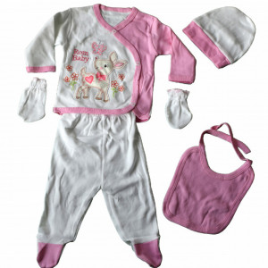 Set nou nascuti 0-3 luni 100% bumbac din 5 piese: pantaloni cu botosel, bluzita cu capse, bavetica, caciulita, manusi, model alb/roz cu caprioara vesela