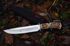 Cutit de vanatoare 31 cm, maner imitatie corn cerb + teaca