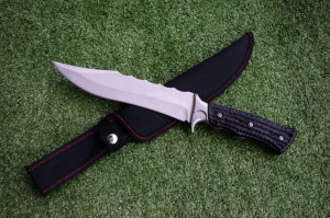 Cutit de vanatoare 32 cm, maner ergonomic, teaca inclusa