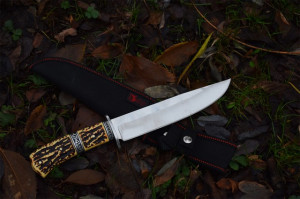 Cutit de vanatoare 31 cm, maner imitatie corn cerb + teaca