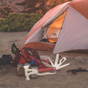Topor tip briceag multifunctional Pufo pentru camping cu patent, ciocan, fierastrau, desfacator, surubelnita, cutit, etc