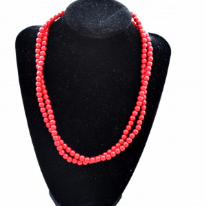 Colier elegant cu perle acrilice rosii, model rasucit