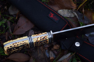 Cutit de vanatoare 31 cm, maner imitatie corn cerb + teaca