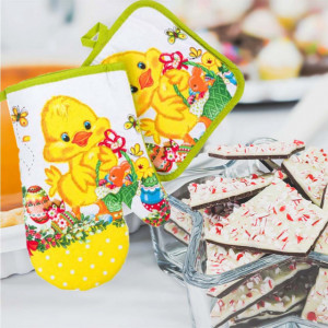 Set manusa de bucatarie pentru gratar sau cuptor si suport pentru vase fierbinti, model Puisorul si prietenii
