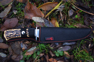 Cutit de vanatoare 31 cm, maner imitatie corn cerb + teaca