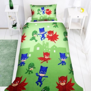 Lenjerie de pat copii Eroii in pijama 2 fundal verde