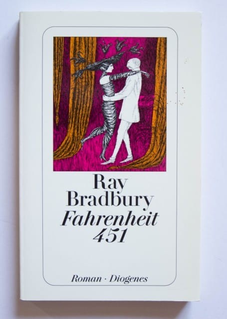 99 de ani de la nașterea scriitorului Ray Bradbury... 99 de ani de la nașterea scriitorului Ray Bradbury...