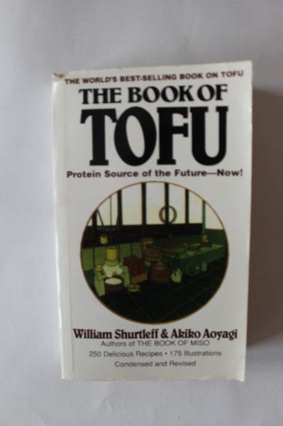 William Shurtleff, Akiko Aoyagi - The Book of Tofu (editie in limba engleza)