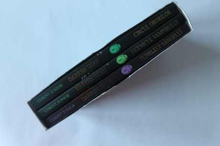 Darren Shan - Asistenul vampirului (Circul ororilor, Ucenicul vampirului, Tunelele sangelui) (3 vol., in caseta speciala)
