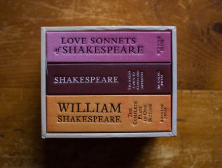 William Shakespeare - Box set (Love sonnets. The complete plays in one sitting. The Bard's guide to abuses and affronts) (3 vol., editii hardcover, format liliput)
